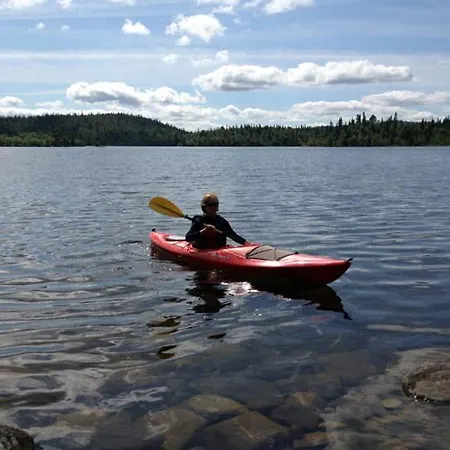 Peaceful Cabin, Lakeside, Hiking Trails Nearby Chaleter