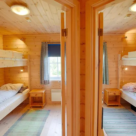 Peaceful Cabin, Lakeside, Hiking Trails Nearby Chaleter