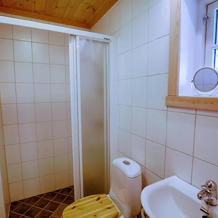 Chaleter Peaceful Cabin, Lakeside, Hiking Trails Nearby
