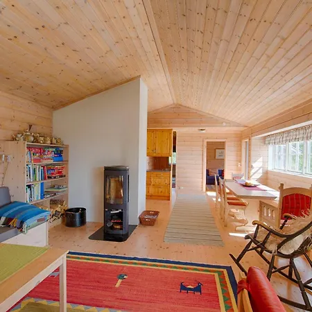 Peaceful Cabin, Lakeside, Hiking Trails Nearby
