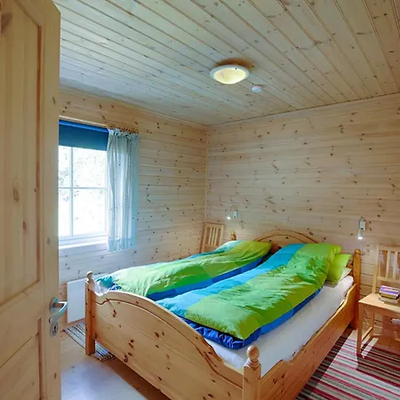 Peaceful Cabin, Lakeside, Hiking Trails Nearby Chaleter Rogne
