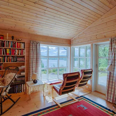 Peaceful Cabin, Lakeside, Hiking Trails Nearby