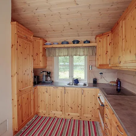 Peaceful Cabin, Lakeside, Hiking Trails Nearby Chaleter *