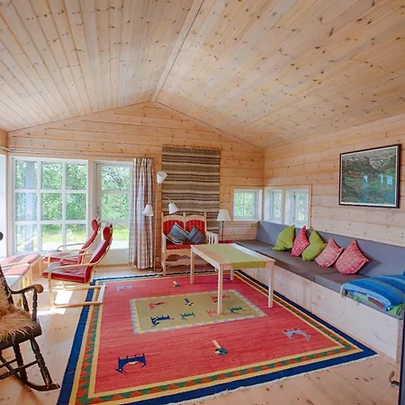 Peaceful Cabin, Lakeside, Hiking Trails Nearby Chaleter Rogne